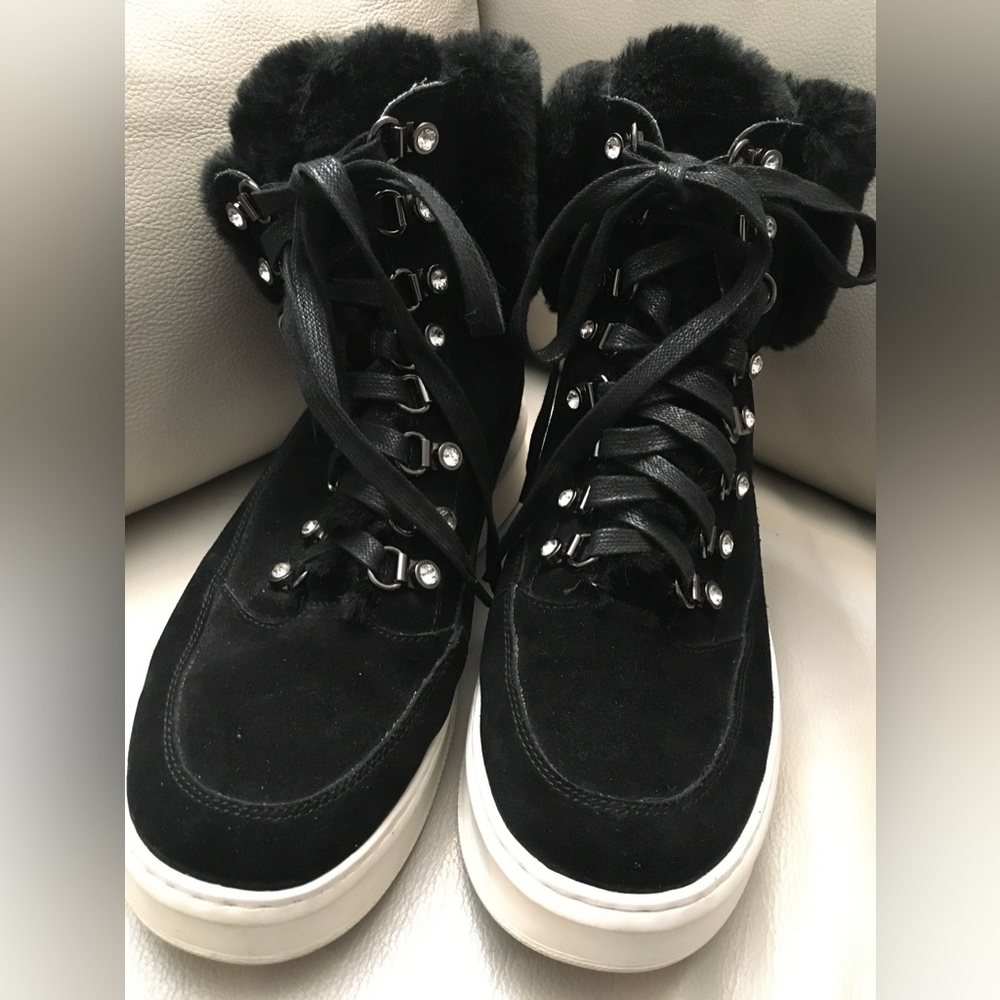 Vince Camuto black suede faux fur cuffs ankle boots Sz 10M